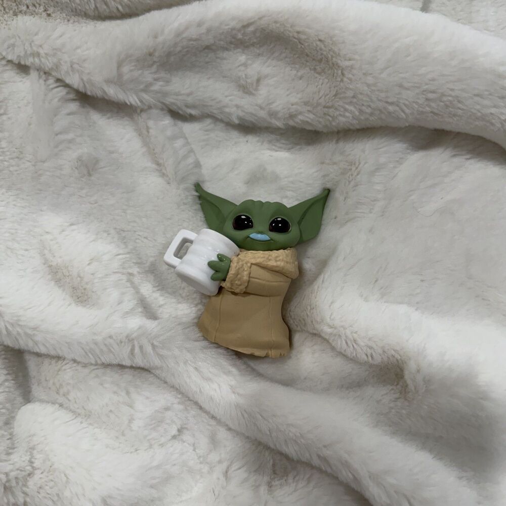 Star Wars The Mandalorian Grogu (The Child) Figure Holding Mug/Cup Milk Mustache